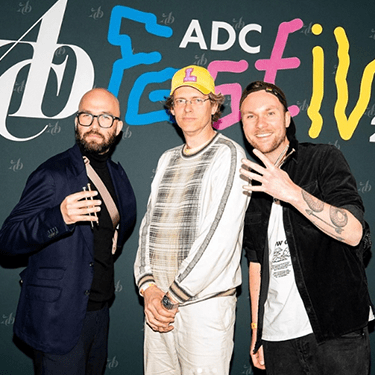 Team von 'friendly.fire' mit ADC-Auszeichnung auf dem ADC Festival 2025